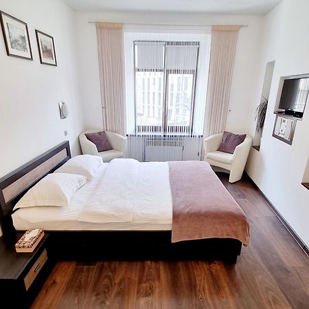 Apartment Mitskevycha Square 5 Lviv Kültér fotó