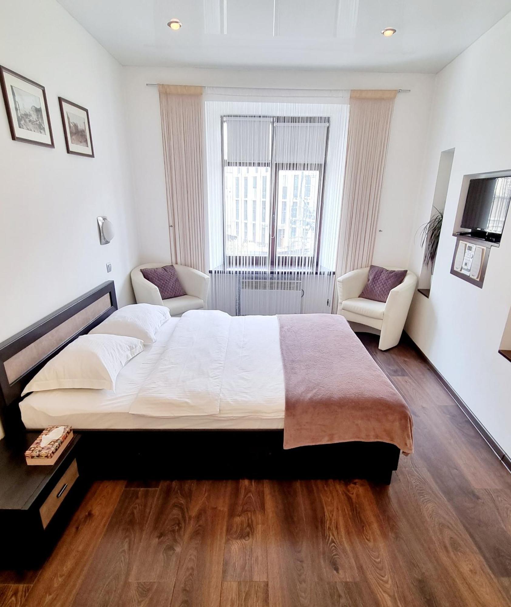 Apartment Mitskevycha Square 5 Lviv Kültér fotó