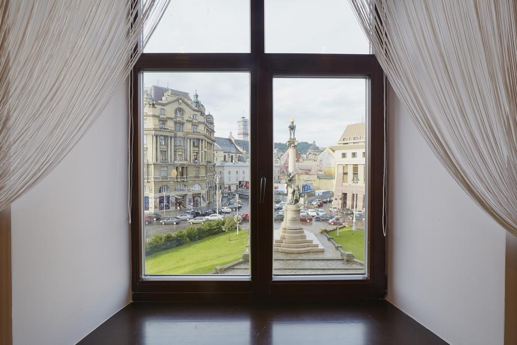 Apartment Mitskevycha Square 5 Lviv Kültér fotó