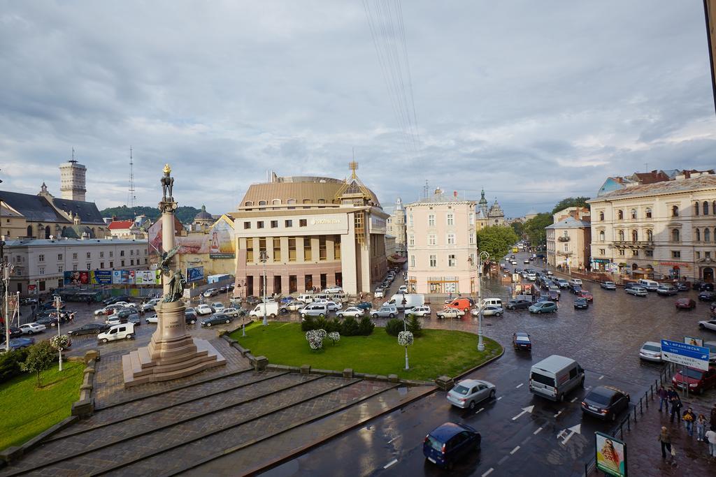 Apartment Mitskevycha Square 5 Lviv Kültér fotó